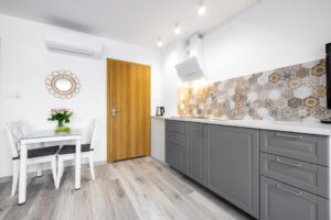 10 - Apartament typu studio z balkonem i aneksem kuchennym