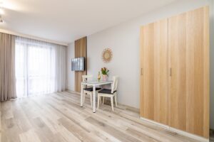 4 - Apartament typu studio z balkonem i aneksem kuchennym